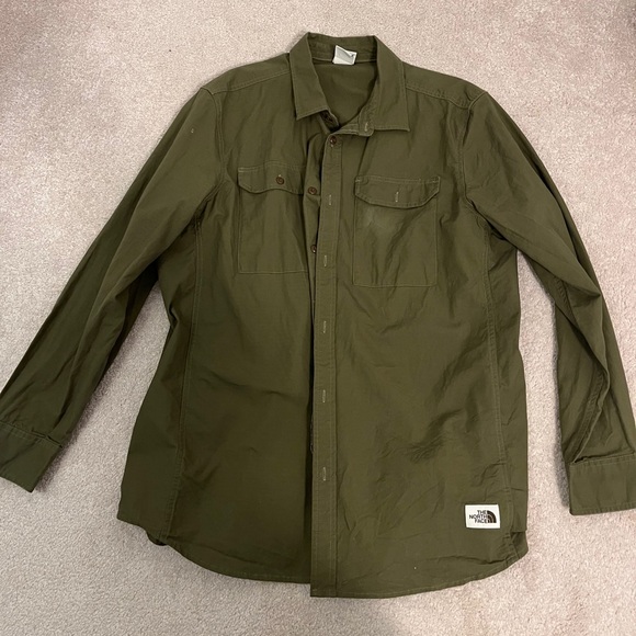 NWOT Men’s North Face Button Up - Picture 1 of 3